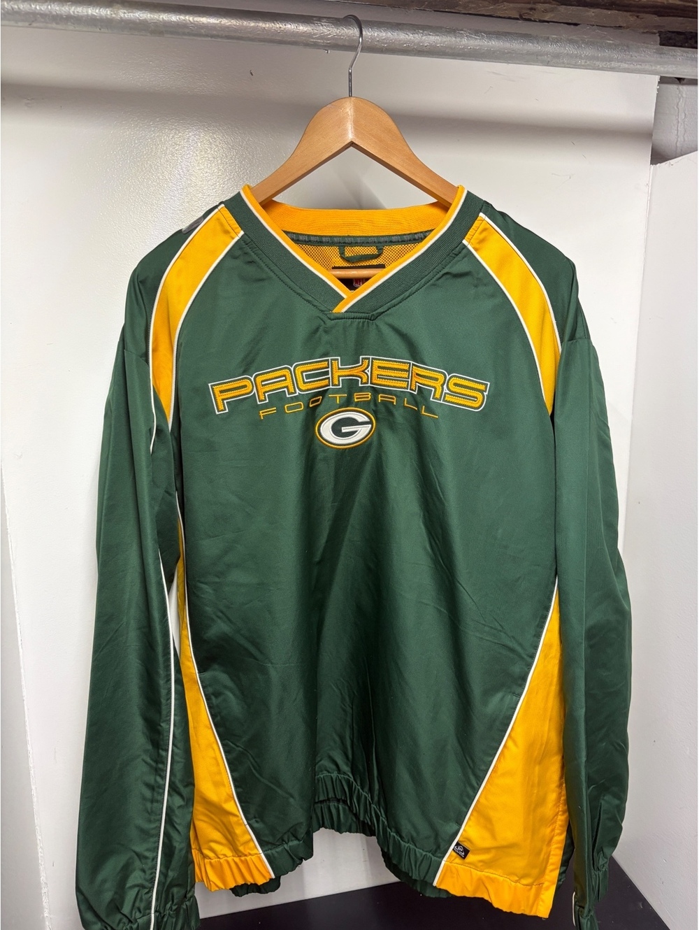 Green Bay Packers NFL Pullover Windbreaker Jacket with Yellow Accents, Size XL